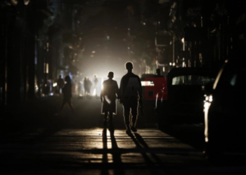 Хаос во Куба: 10 милиони луѓе останаа без електрична енергија