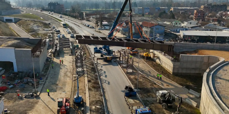 Се поставува мостот кај Момин Поток, чекор кон решавање на сообраќајниот хаос