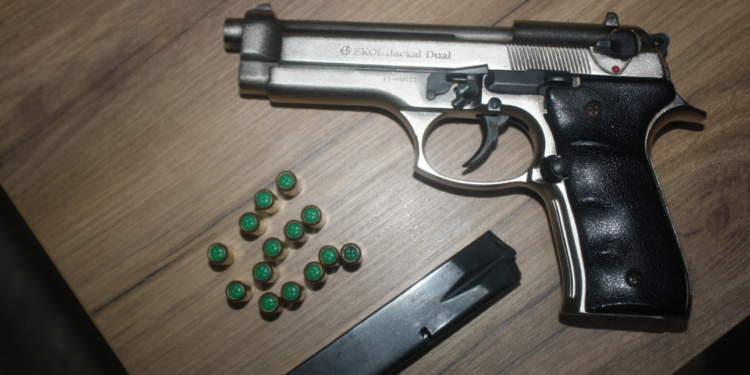 Претрес по наредба на суд: Оружје и куршуми пронајдени во дом во Брвеница