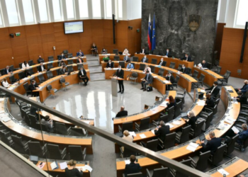 Голоб или Јанша: Словенија пред клучна политичка одлука