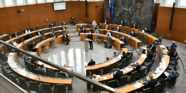 Голоб или Јанша: Словенија пред клучна политичка одлука