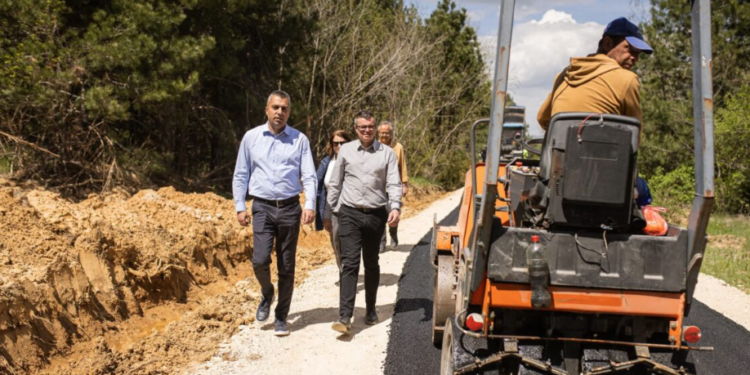 Општина Битола: Во тек асфалтирање на патот кон црквата во Ротино
