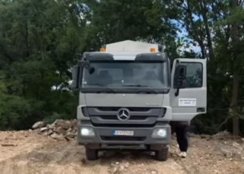 Градоначалникот на Аеродром фати камион како прави дива депонија