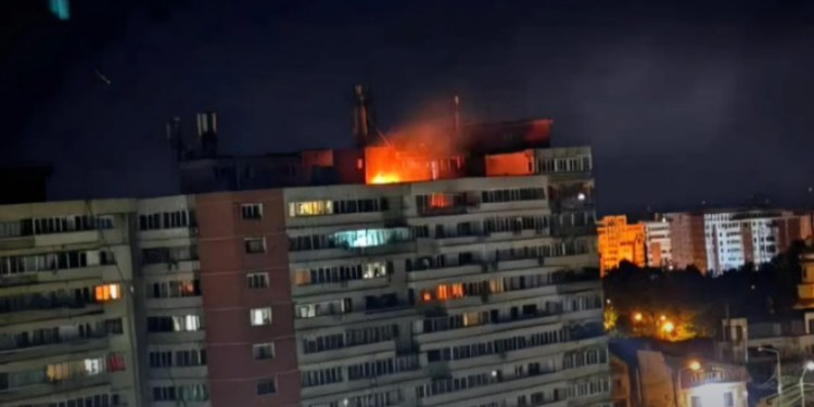 Паника во Романија: Дрон удри во зграда, евакуирани 70 жители