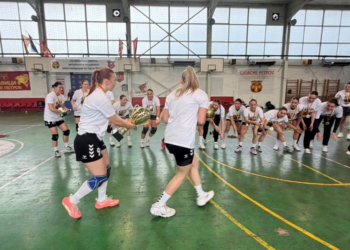 Шампионски пехар и златни медали за ракометарките на Ѓорче Петров