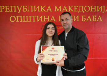 Гази Баба ги награди најдобрите ученици, Стефковски порача дека знаењето е инвестиција
