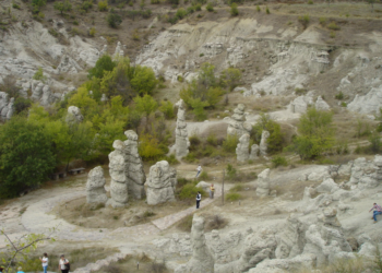 Кратово обвинува за бесправна наплата на влезници кај „Камени кукли“