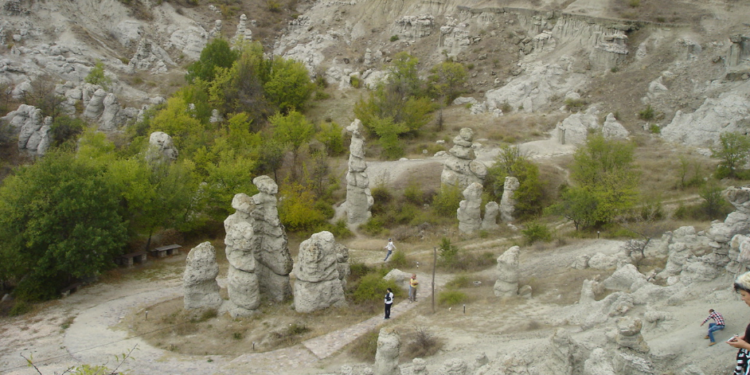 Кратово обвинува за бесправна наплата на влезници кај „Камени кукли“