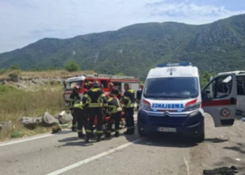 Загина 21-годишна девојка во тешка сообраќајна несреќа во Црна Гора, 16 лица се повредени