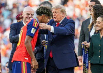 Трамп во центарот на вниманието на доделувањето на трофејот: На секој шпански фудбалер му ја повторувал истата порака