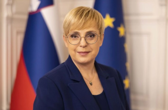 Претседателката на Словенија пуштена на домашно лекување по сообраќајната несреќа