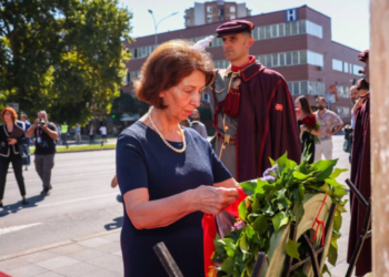 Претседателката порача: Државата се чува со млади, знаење и национално единство