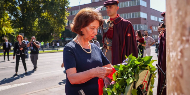 Претседателката порача: Државата се чува со млади, знаење и национално единство